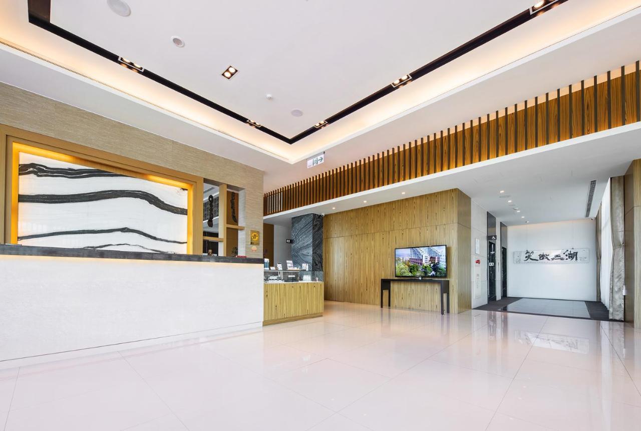 Naruwan Galaxy Place Taitung Exterior photo